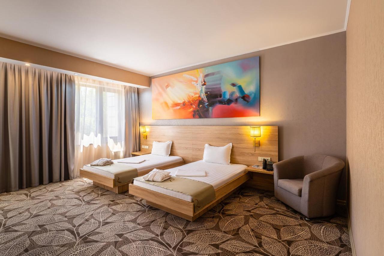 Renion Park Hotel Almaty Exterior foto