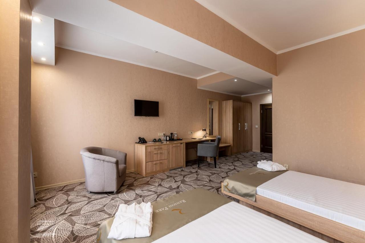 Renion Park Hotel Almaty Exterior foto